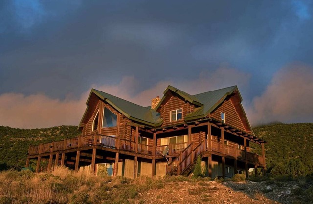 Blue Mountain Ranch: 7 Bedrooms, Sleeps 20