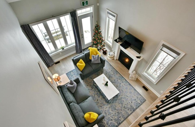 Blue Mountain Village Townhome 4 Bedroom with Shuttle & Pool