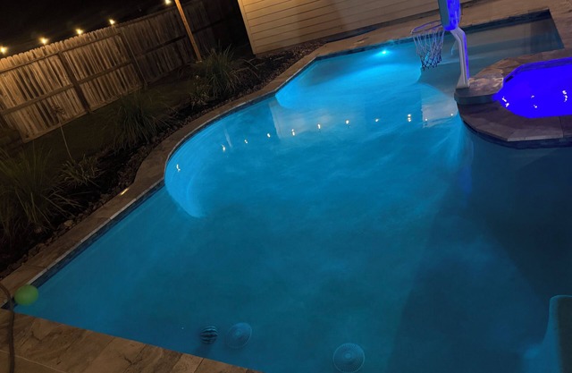 Blue Oasis Retreat w/heated pool & spa + playroom