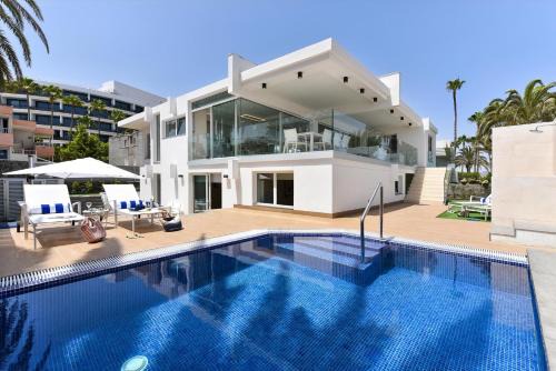Blue Ocean by VillaGranCanaria