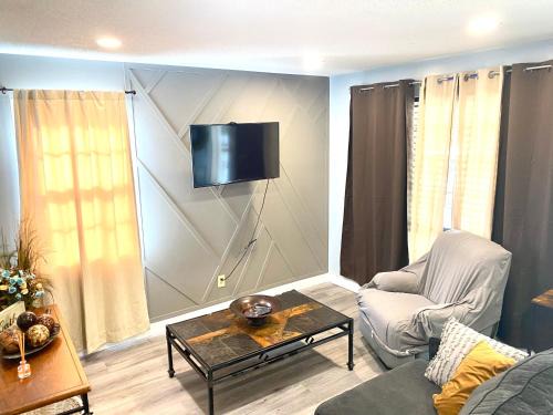 Blue Oval -Project Pyramid-XAi- King bed-2bedrooms 1,5 bath, 4beds, sleeps 5