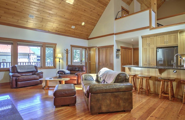 Blue Owl Villa - at Owl 's Head Mountain and minutes to the beach