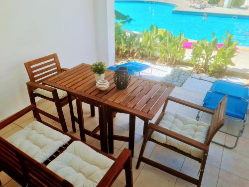 Blue Pearl holiday apartments with pool in kato paphos