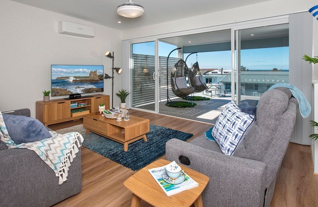 Blue Pelican – Stay 3 Pay 2