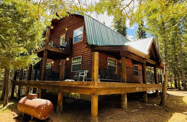 Blue Pines Cabin+6 Bdrms+18m to YNP+WiFi+Near Lake+Hot tub
