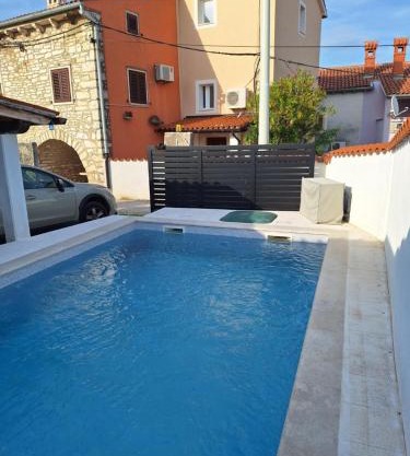 Blue Pool House Rakalj