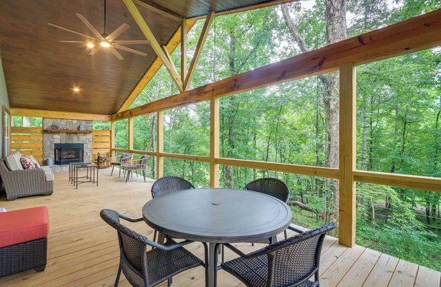 Blue Ridge Mountainside Cottage w/ Fire Pit!