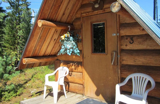 Blue River Campgrounds & Cabin-public washroom