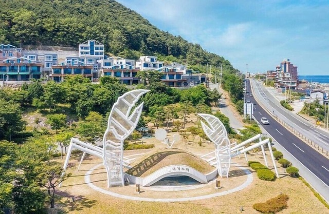 Blue Road Town Pension (Bada-dong)