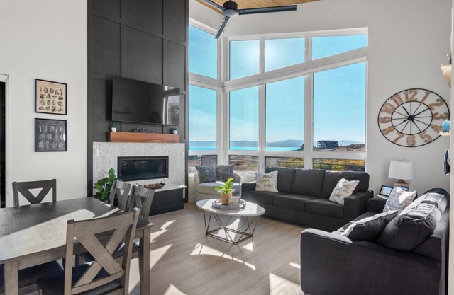 Blue Sage Modern Sleeps 27 with Pickleball and Theater