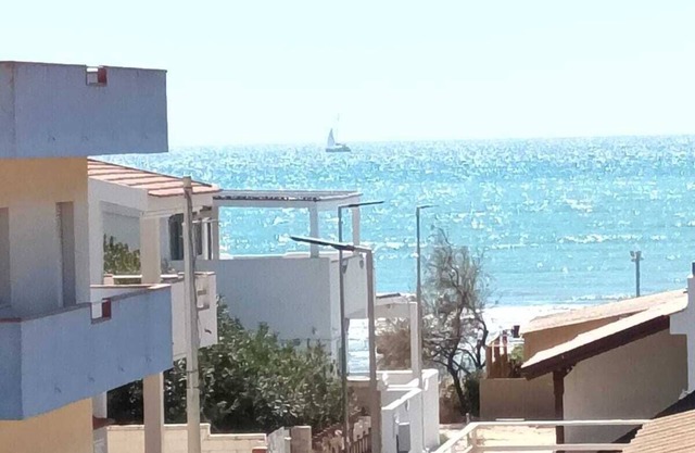 Blue Sea Apartment, cozy apartment a few meters from the sea.