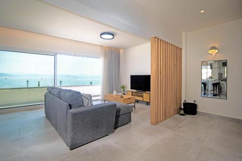 Blue Sea Benitses - Beachfront Apartment