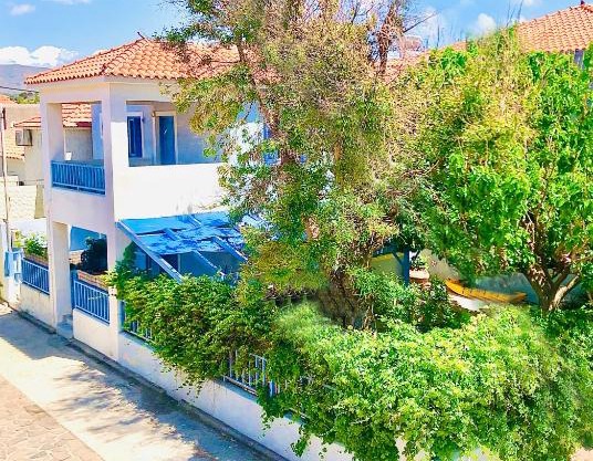 Blue Seaside Spacious Maisonette
