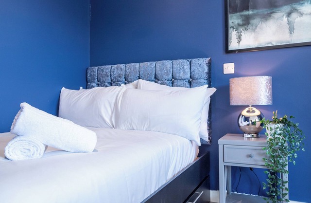 Blue shade studio apartment in Sheffield City
