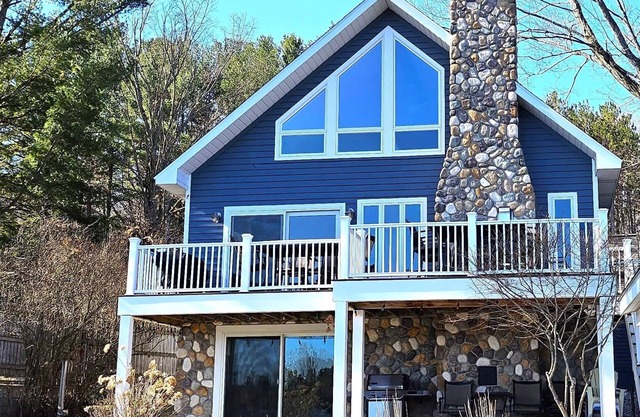 Blue Sky Clam Cottage