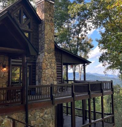 Blue View Lodge, Mountain Views & Movie Theater