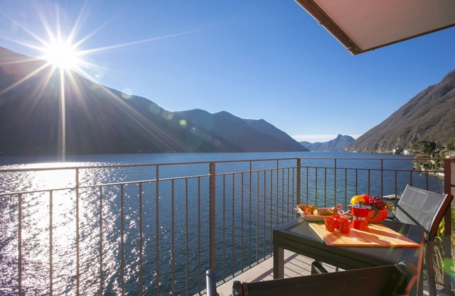 Blue View Lugano Lake - Waterfront Cocoon, Valsolda, Italia