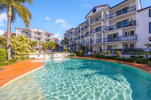 Blue Water Bay Luxury Villas - Southport