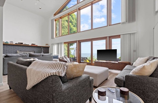 Blue Water Beach House! Amazing Beach, sleeps 20!