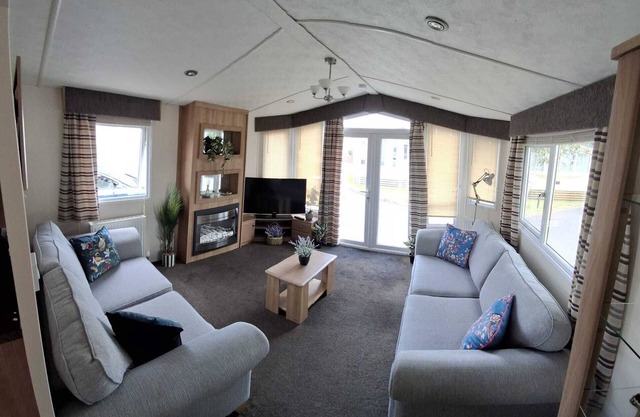 Blue Water Retreat Dawlish Warren Sleeps 4 - 10min walk from Beach, Pet Friendly