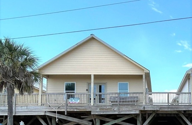 Blue Water Villa B está frente a la playa en Grand Isle