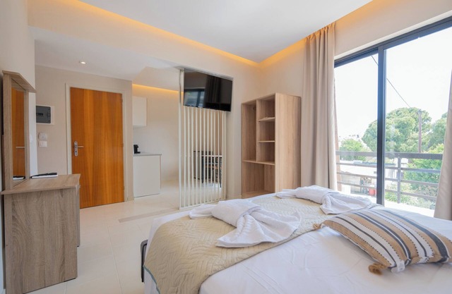 Blue Wave Suites - Ixia