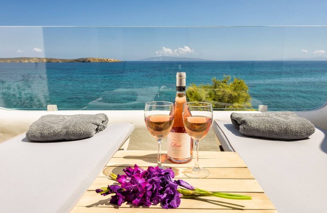Blue Waves Suites & Apartments To Kyma