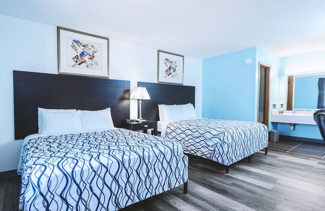 Blue Way Inn & Suites Wellington - 2 Queen Bed Non Smoking