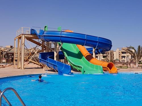 BlueBay Sokhna Chalet Aqua & Pool View شالية فندقى غرفتين للعلئلات فى بلو باى السخنه تطل مباشرة على الاكوا