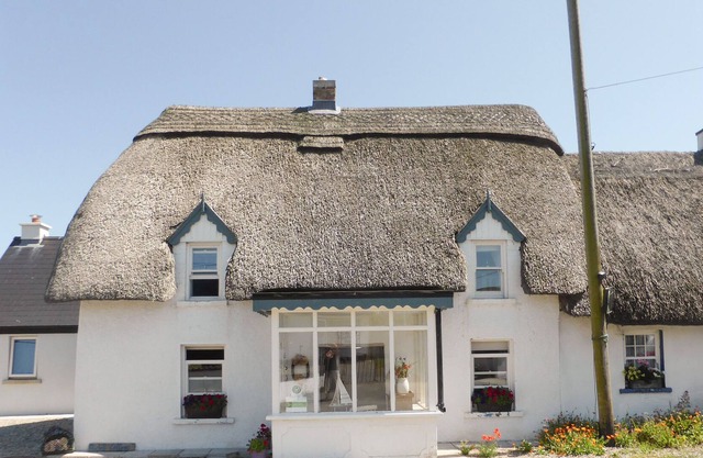 BLUEBELL COTTAGE, family friendly in Kilmore Quay, County Wexford