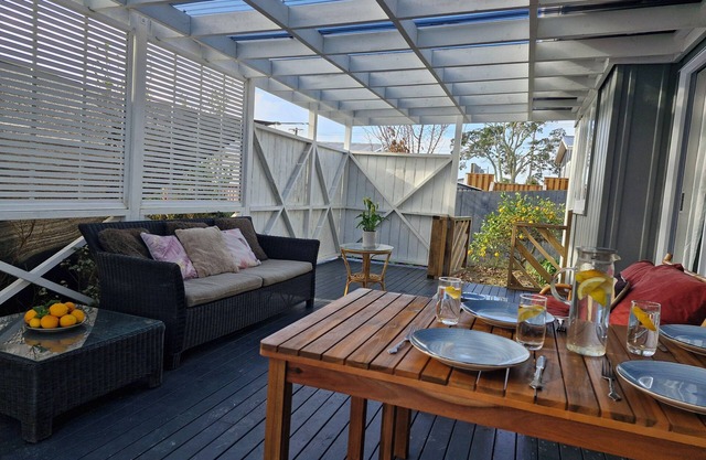 Bluebell Cottage on Matakana Coast - Pet friendly!