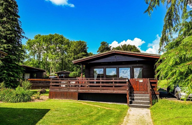 Bluebell Lodge 10 with Hot Tub