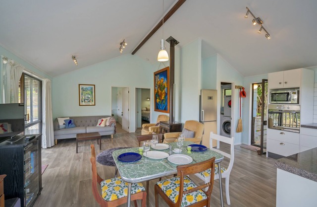 Bluebird Bach - Onemana Holiday Home