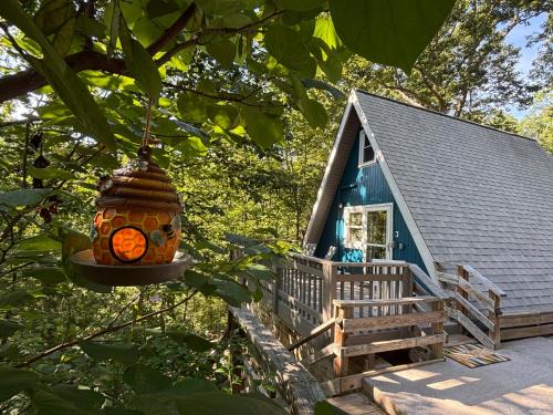Bluebird Cabin - Cozy A-Frame Retreat