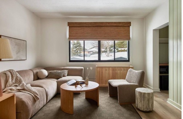 Bluebird Lake Placid King Suite l Sleeps 4 Comfortably