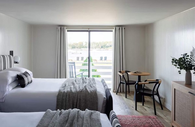Bluebird Ocean Point Inn| Oceanfront Double Queen | Free Coffee and Tea