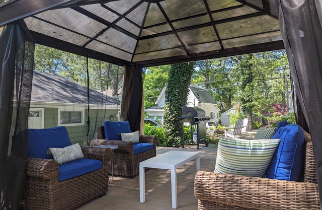 Bluegill Cottage l Swim, Kayak & S’mores Just Steps from Spring Lake!