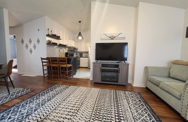 Bluegrass Haven 3BR 3B 5 miles to the Horse Park Family/pet friendly