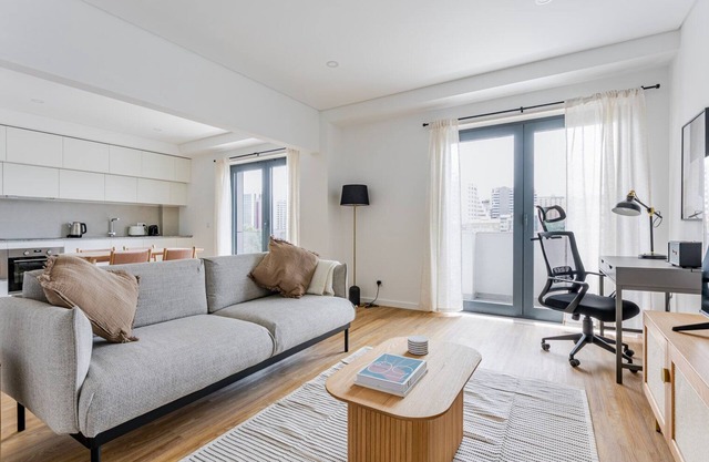 Blueground | Alvalade, balcony, nr Campo Pequeno