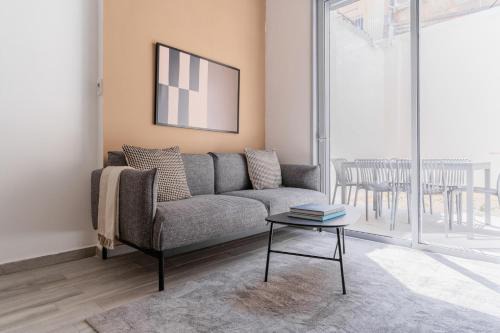 Blueground Florentine Bright Apartments