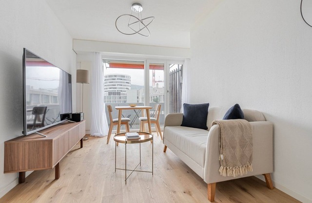 Blueground | Hard, balcony, nr Lindenhof