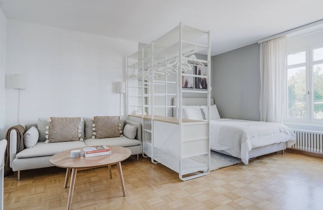 Blueground | Hard, fully furnished & ready