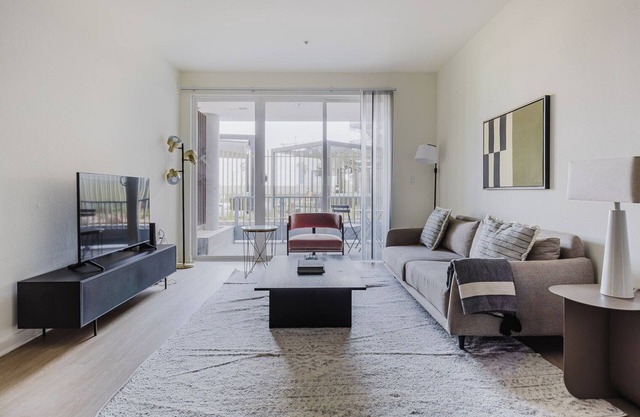 Blueground | Marina Del Rey, pool & EV, nr beach