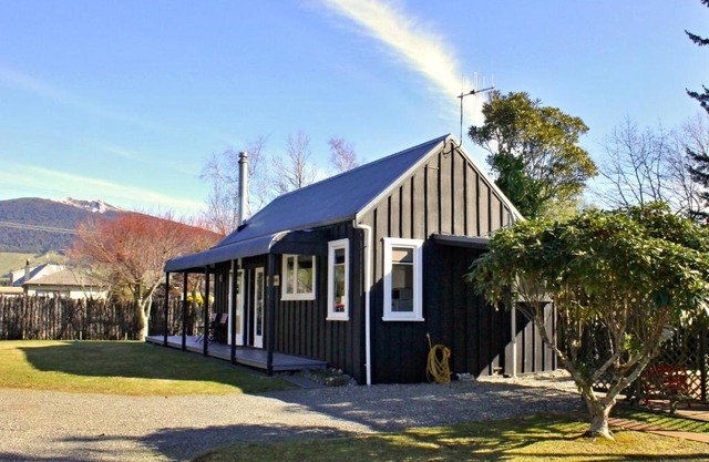 Bluehaven Cottage - Turangi Holiday Home