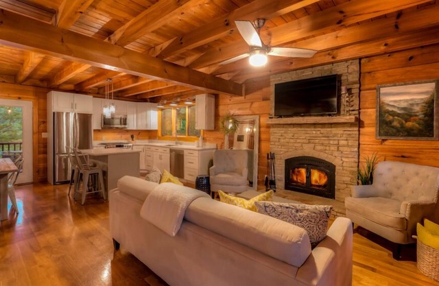 Bluejay - Mountain Views | Pet Friendly | Hot Tub | Theater Room | Pool Table | Foosball | Firepit