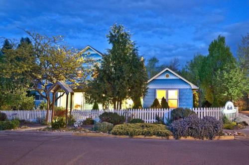 Bluemoon Vacation Rentals - Bluemoon House