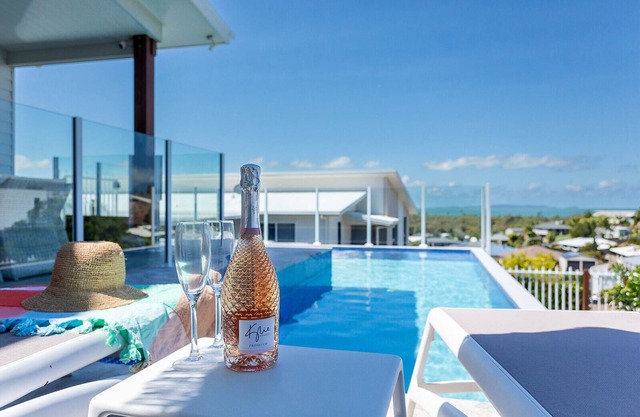 'Bluetique on Lammermoor' - Luxe Resort Style with pool and ocean views