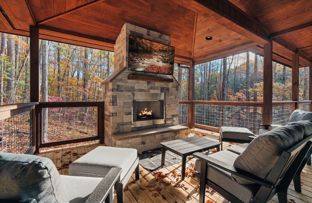 Bluff Mountain Retreat: New and Modern w/ Indoor Pool and 3 En Suite Bedrooms