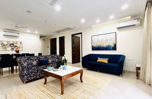 BluO Modern 3BHK MAX Saket -Lift, Parking , Balcony.