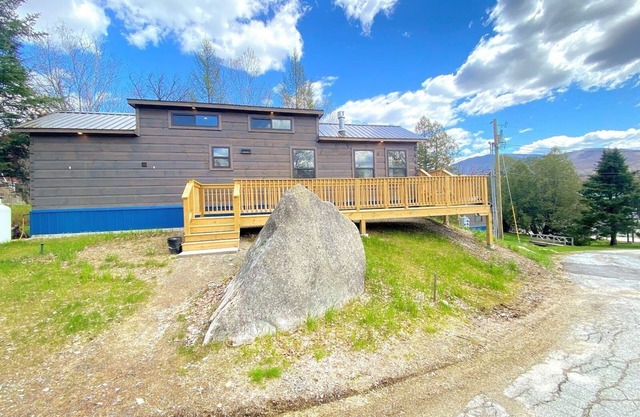 BMV2 Awesome "Tiny Home" A/C, Mountain Views, Minutes to Skiing, Hiking, Attractions, Dog Friendly!